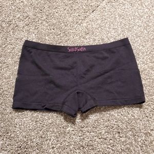 12/$30 👙 EUC black and pink silk and satin booty short  ‼️Final Price‼️